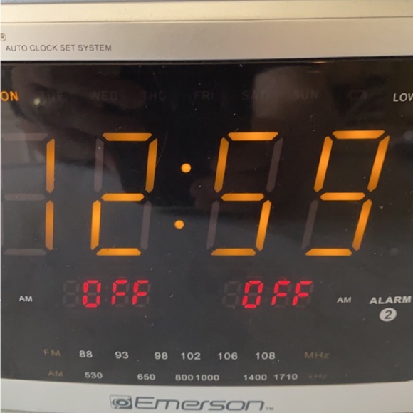 Emerson Smart set Alarm Clock Tested! - Picture 1 of 6